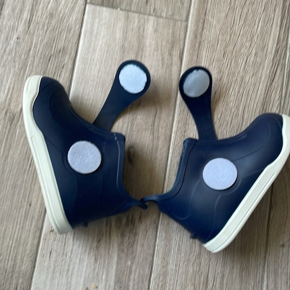 Butler kids Size 9 with booties and rubber outer layer. - Picture 4 of 5